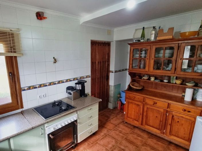 Image No.10-6 Bed Property for sale