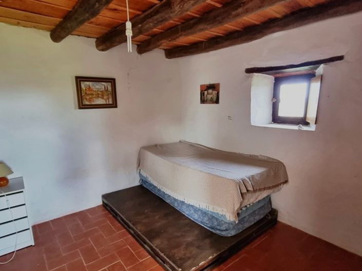 Image No.32-6 Bed Property for sale