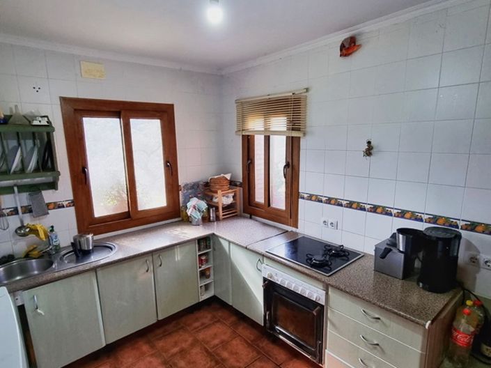 Image No.9-6 Bed Property for sale