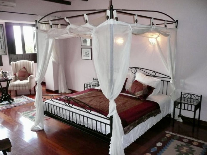 Image No.47-13 Bed Property for sale