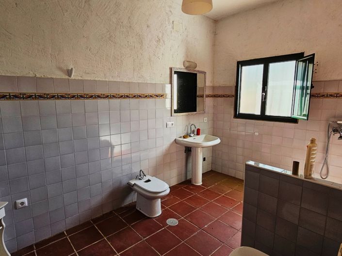 Image No.14-4 Bed Property for sale