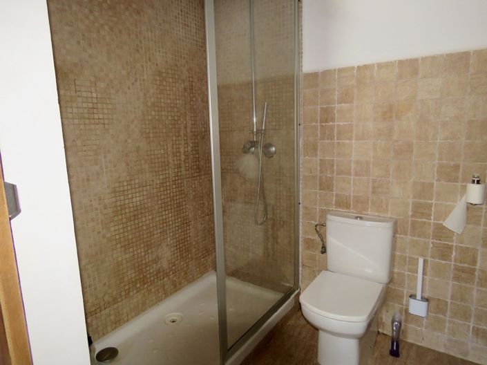 Image No.20-8 Bed Property for sale