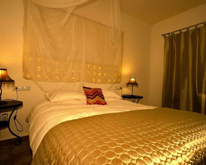 Image No.32-8 Bed Property for sale