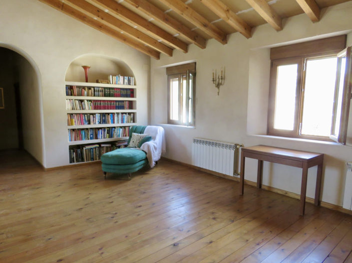 Image No.26-5 Bed Property for sale