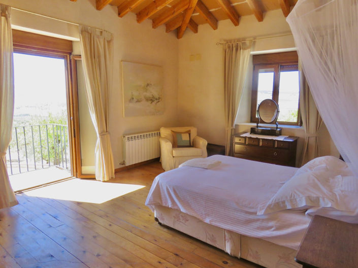 Image No.27-5 Bed Property for sale