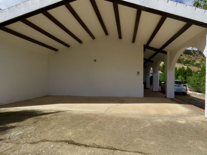 Image No.19-4 Bed Property for sale