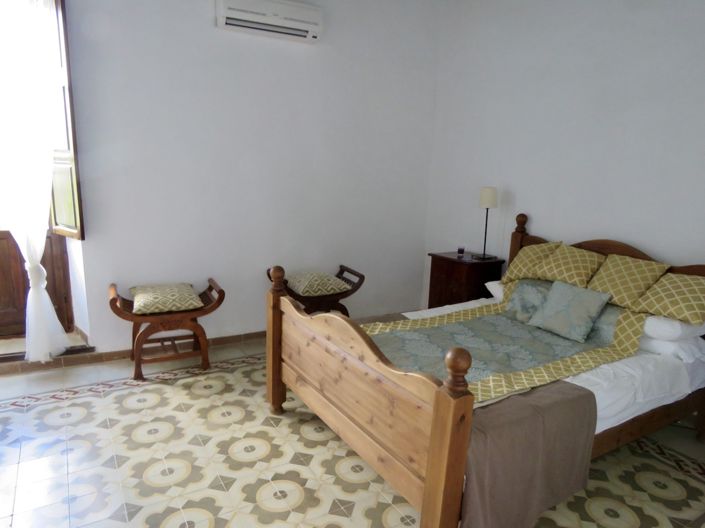 Image No.32-4 Bed Property for sale