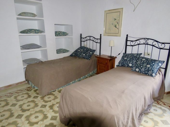 Image No.37-4 Bed Property for sale