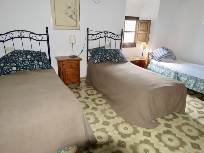 Image No.38-4 Bed Property for sale