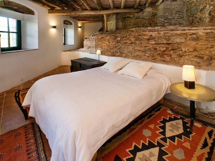 Image No.20-12 Bed Property for sale