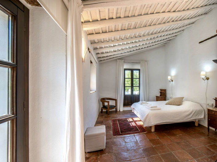 Image No.28-12 Bed Property for sale