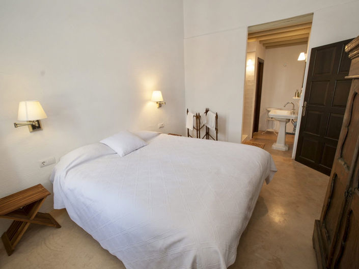 Image No.44-12 Bed Property for sale