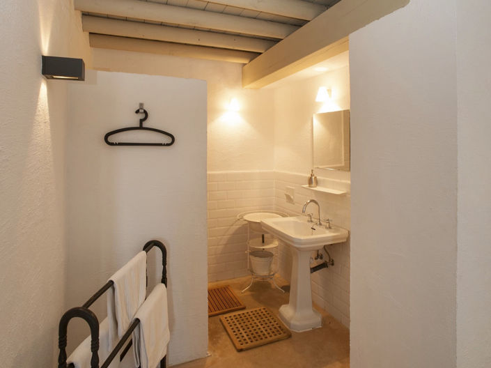 Image No.50-12 Bed Property for sale