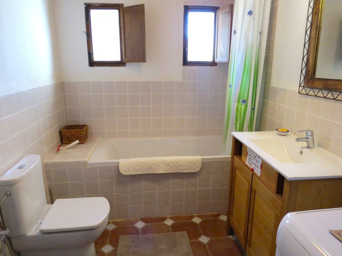 Image No.25-3 Bed Property for sale