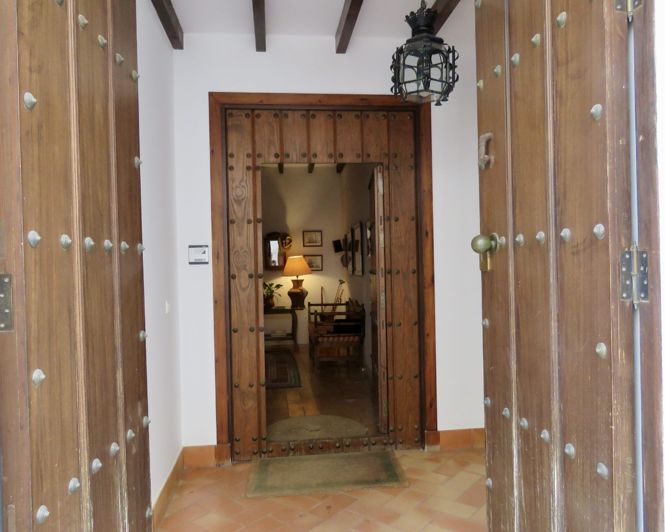 Image No.1-4 Bed Property for sale