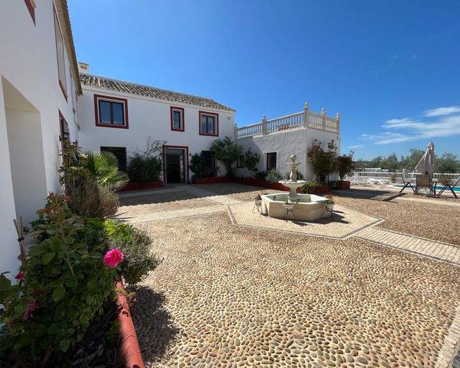 Image No.11-10 Bed Property for sale