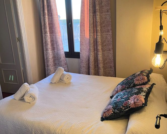 Image No.11-10 Bed Property for sale