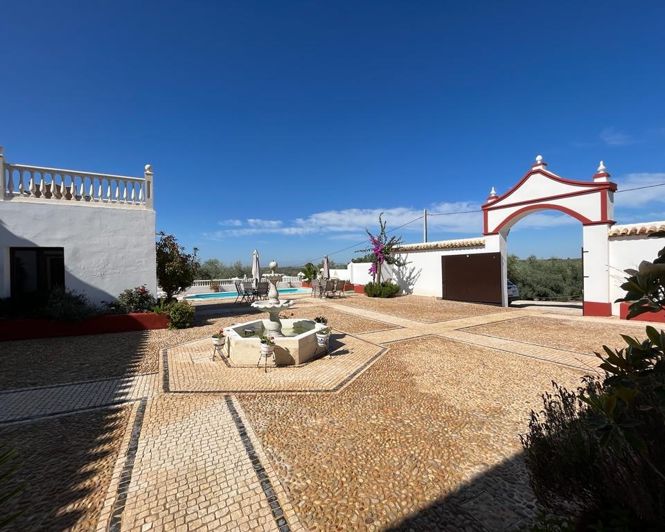 Image No.12-10 Bed Property for sale