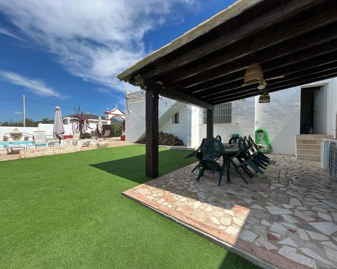 Image No.15-10 Bed Property for sale