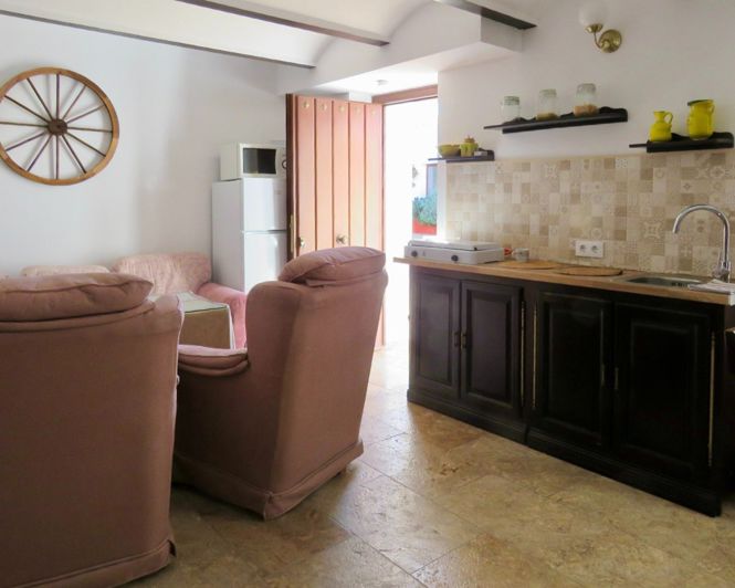 Image No.19-10 Bed Property for sale