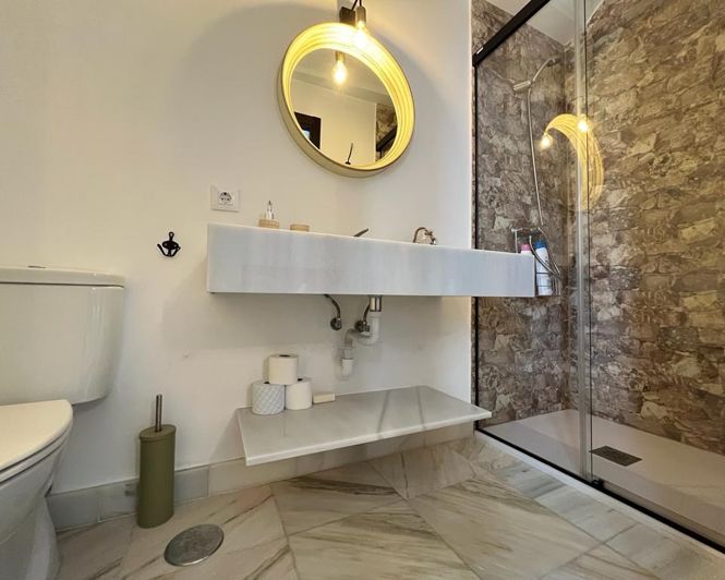 Image No.20-10 Bed Property for sale