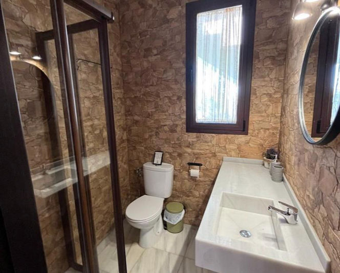 Image No.24-10 Bed Property for sale