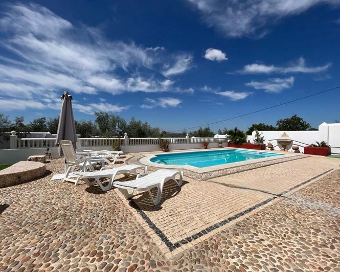 Image No.3-10 Bed Property for sale