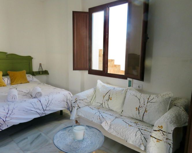 Image No.32-10 Bed Property for sale