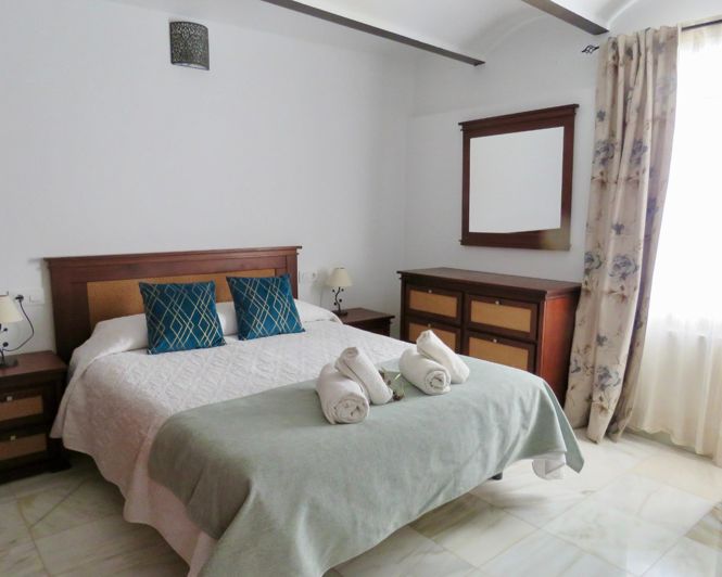 Image No.42-10 Bed Property for sale