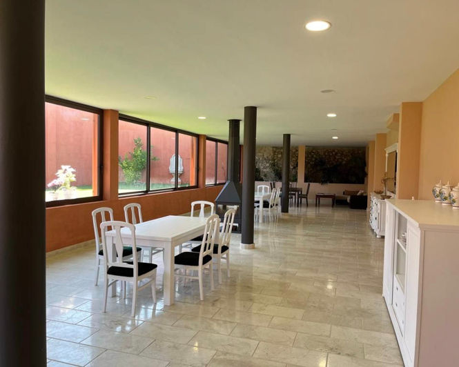 Image No.48-10 Bed Property for sale