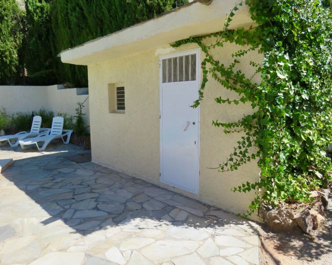 Image No.12-4 Bed Property for sale