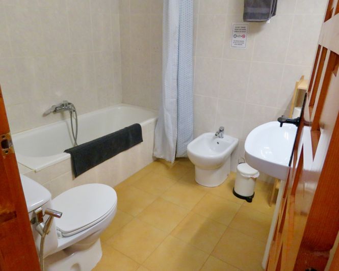 Image No.28-4 Bed Property for sale