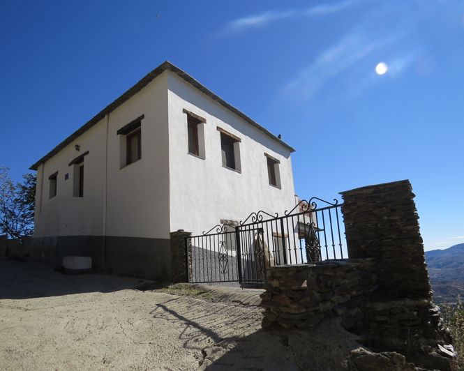 Image No.10-3 Bed Property for sale