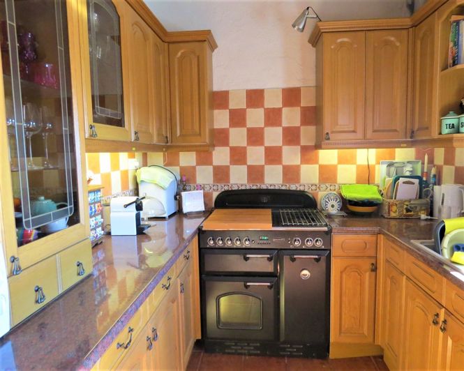 Image No.12-3 Bed Property for sale