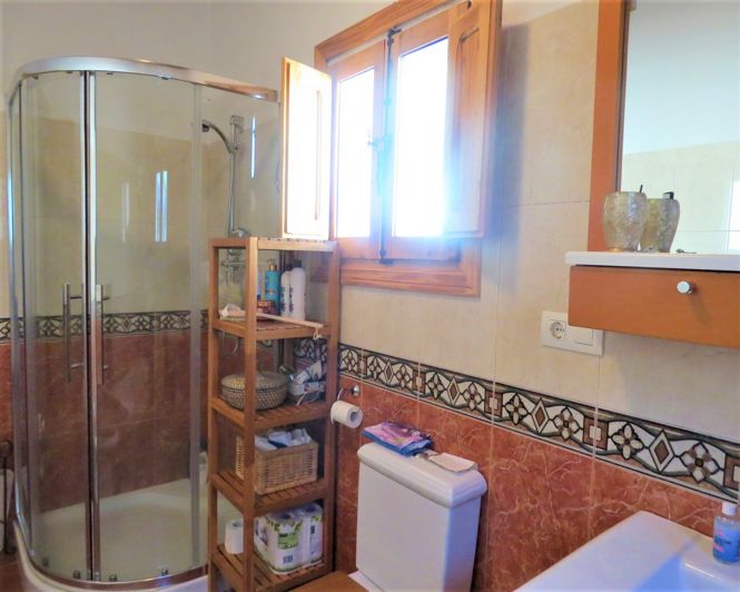 Image No.25-3 Bed Property for sale