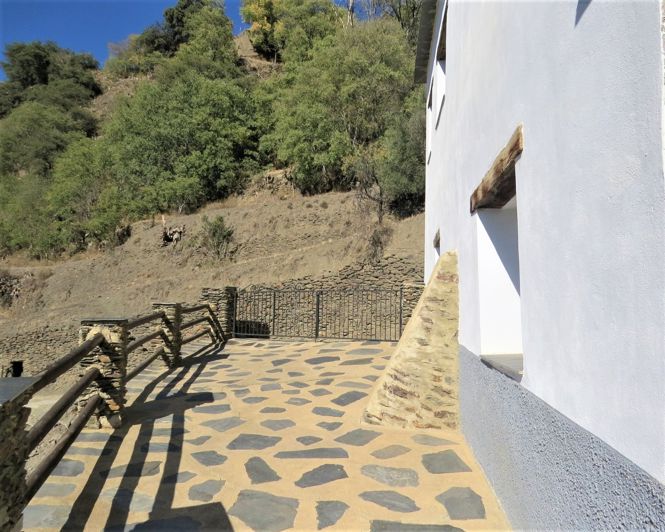 Image No.44-3 Bed Property for sale