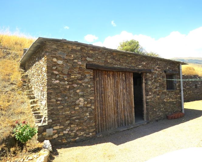 Image No.15-3 Bed Property for sale