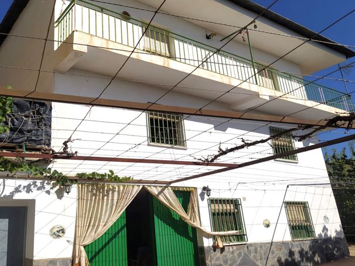 Image No.2-4 Bed Property for sale