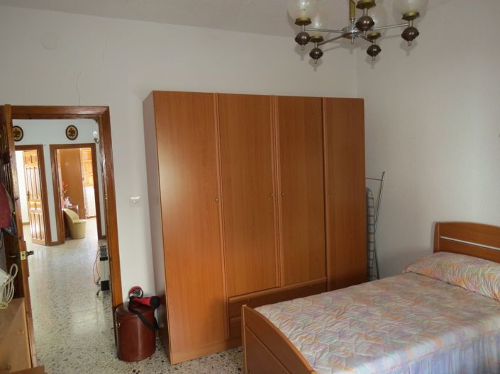 Image No.33-4 Bed Property for sale