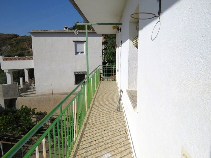 Image No.4-4 Bed Property for sale