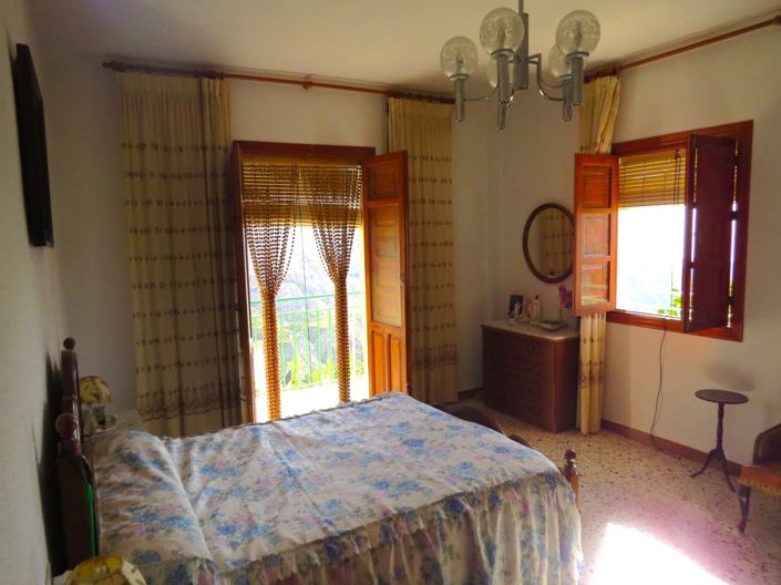 Image No.45-4 Bed Property for sale