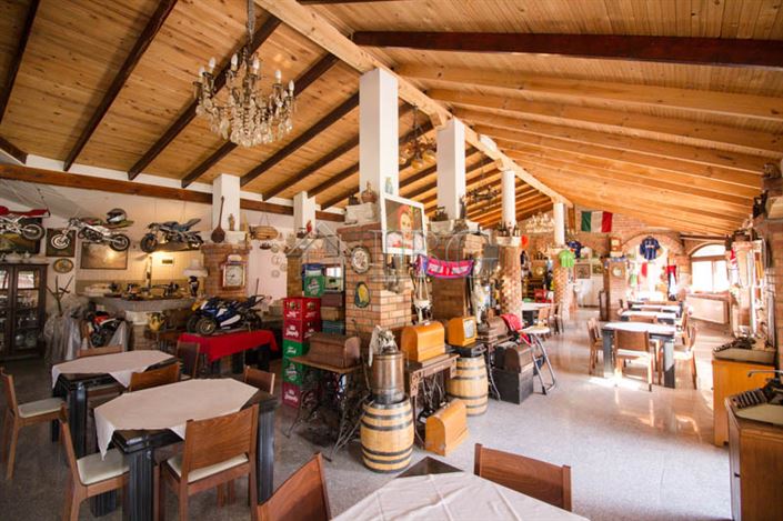 Image No.10-3 Bed Commercial for sale