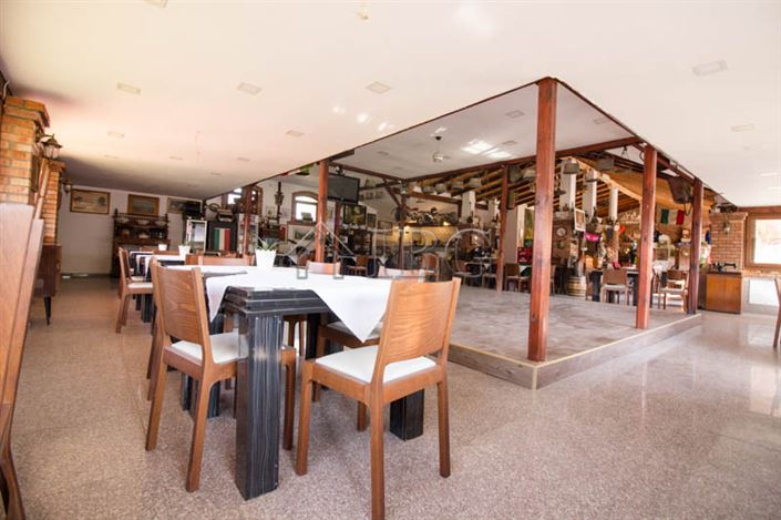 Image No.5-3 Bed Commercial for sale