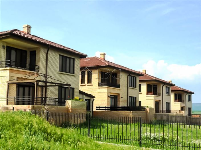 Image No.1-3 Bed House for sale