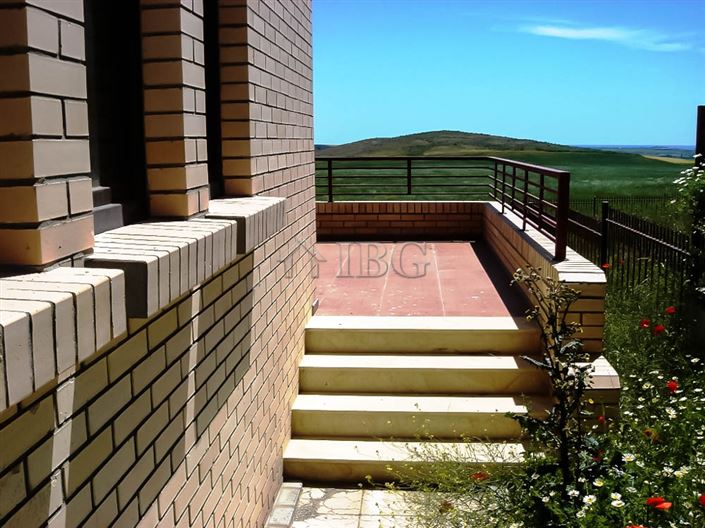 Image No.6-3 Bed House for sale