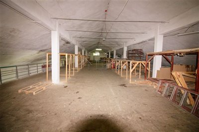 1625494632production-pernises-with-plot-of-la