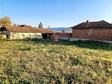 1635939124house-with-big-yard-near-provadia-1