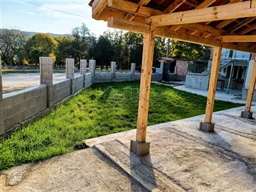 1635939123house-with-big-yard-near-provadia-6