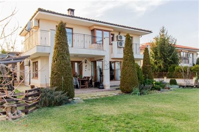 16450879683-bedroom-house-near-sunny-beach-im