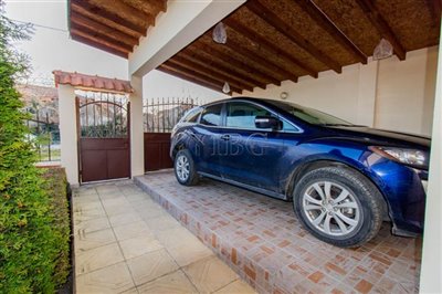 16450879703-bedroom-house-near-sunny-beach-im